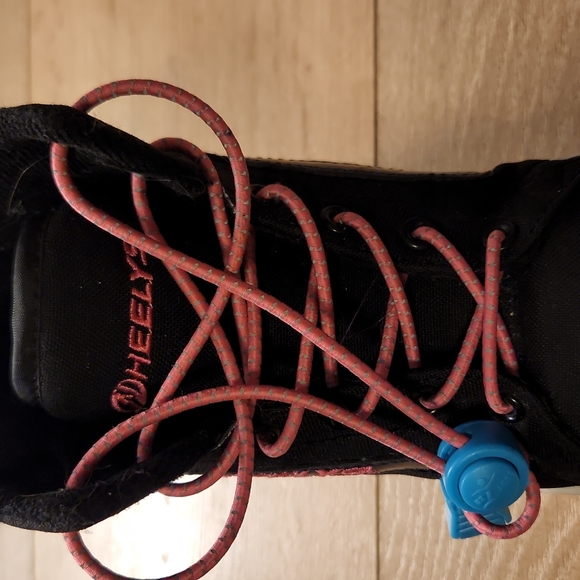 2/$30 Heeleys skate shoes US sz3 Black with pink laces - Picture 7 of 7
